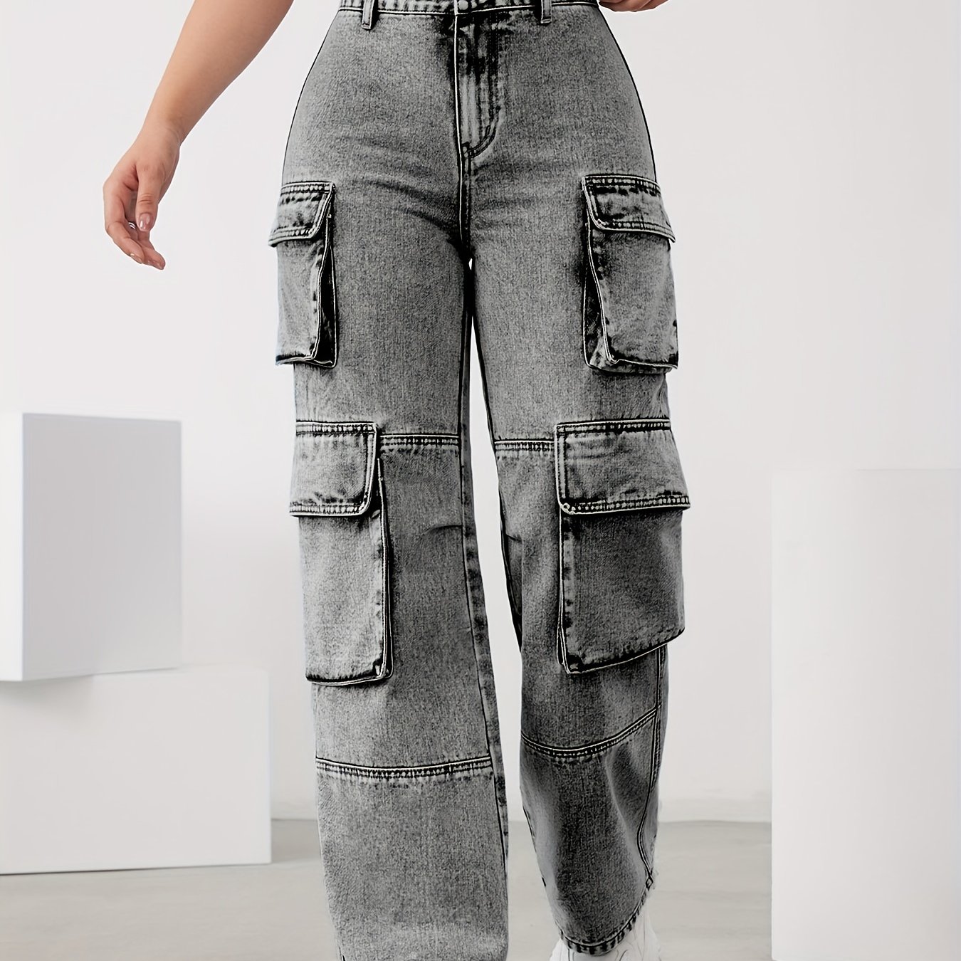Women's High-Waisted Cargo Denim Jeans - Loose Fit, Stretch Blend, Utility Pockets, Light Wash, Comfortable & Stylish for Casual Attire - M